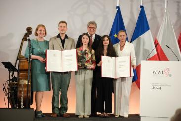 Preisübergabe an die Jugendlichen des Deutsch-Polnischen Jugendwerks Preisübergabe an die Jugendlichen des Deutsch-Polnischen Jugendwerks