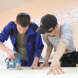 Gemeinsames Lernen und Arbeiten beim Berufsschüleraustausch Pforzheim-Irkutsk Gemeinsames Lernen und Arbeiten beim Berufsschüleraustausch Pforzheim-Irkutsk